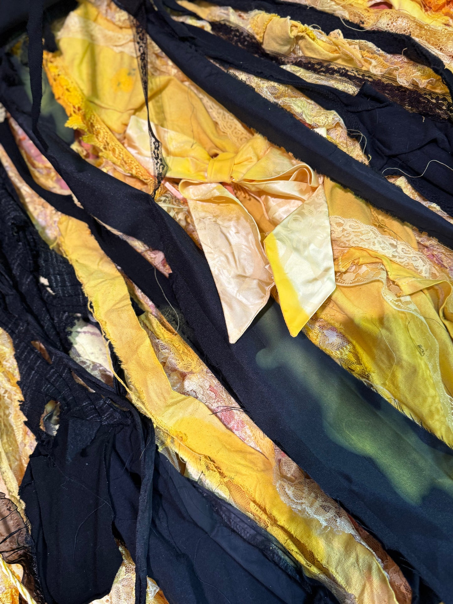 "TAPIZ RECICLADO" -  Black Hole Sun