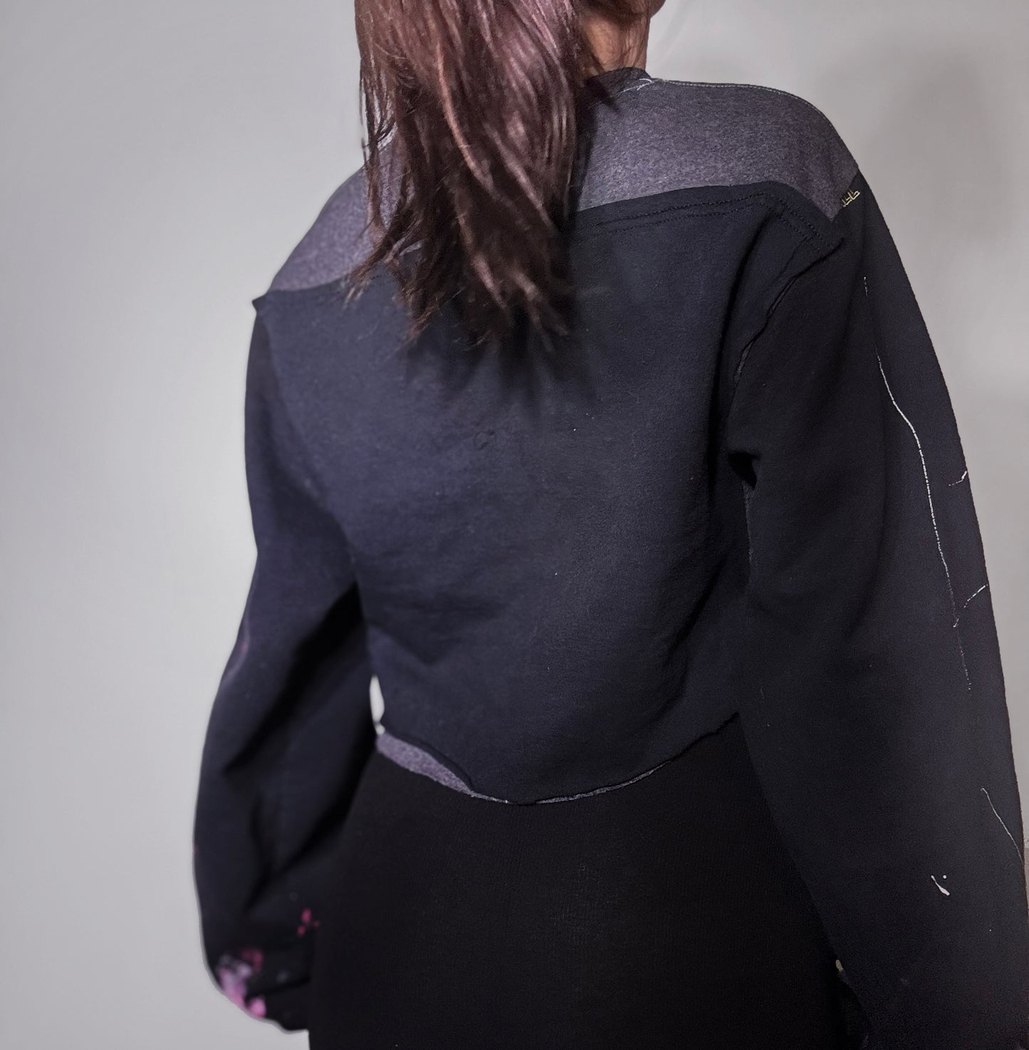 LET HER LEAD Cropped Sweatshirt Black